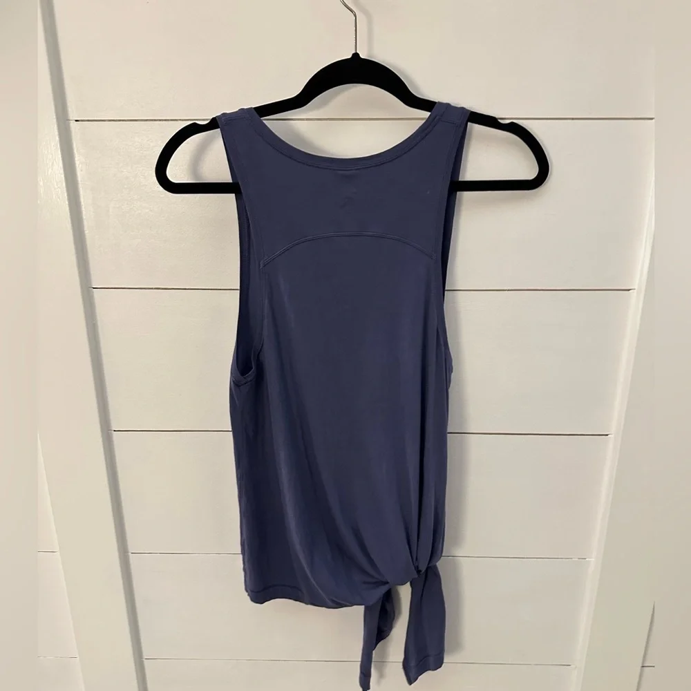 LULULEMON  TO THE POINT Woman Blue activewear athleisure workout yoga tank top 4 - Picture 3 of 8